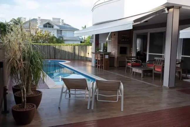 Imagem Casa com 5 dormitórios sendo 4 suítes e 6 vagas de garagem em Jurerê Internaciona l Florianópolis/SC