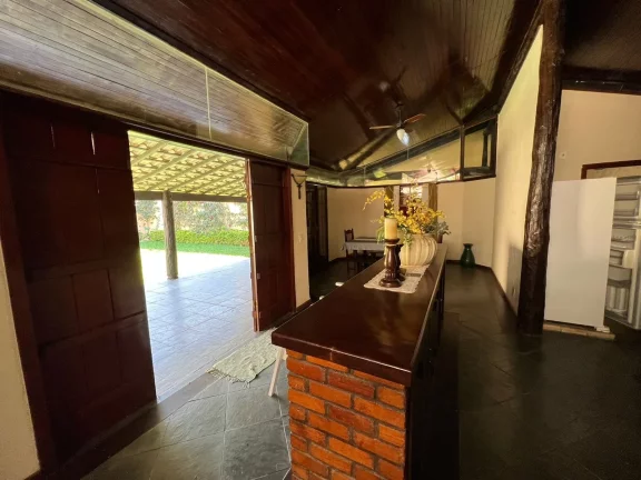 Imagem Vendo casa rústica, em ótimo estado de conservação, ótima localização