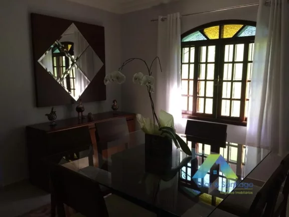 Imagem SÃO CAETANO Casa condomínio semi aberto com segurança particular, 280 metros, 3 dormitórios, 3 salas, 4 vagas com piscina, churrasqueira, lareira.