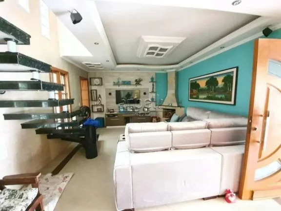 Imagem Sobrado com 170 metros quadrados de área construída, ampla sala com lareira e teto rebaixado com s...