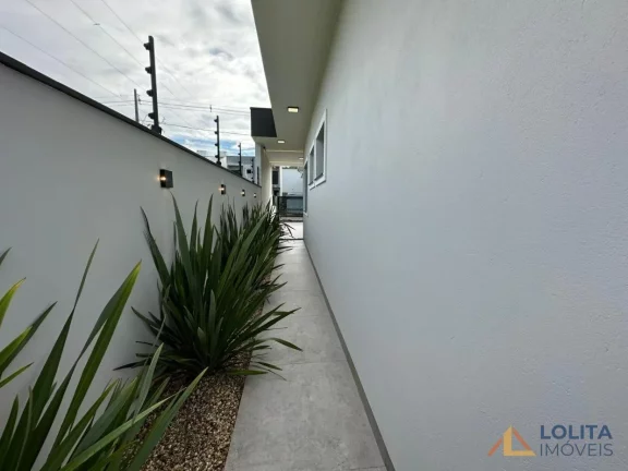 Imagem Casa à venda em São Jos?(C)/SC. 3 quartos e 2 vagas de garagem