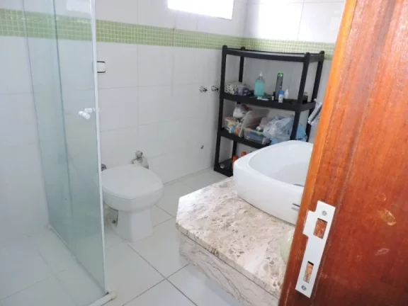 Imagem CASA COM 3 SUÍTES EM LOTE DE 1.600M, COM VISTA PERMANENTE.. PACOTE DE LOCAÇÃO + R$ 7.000,00