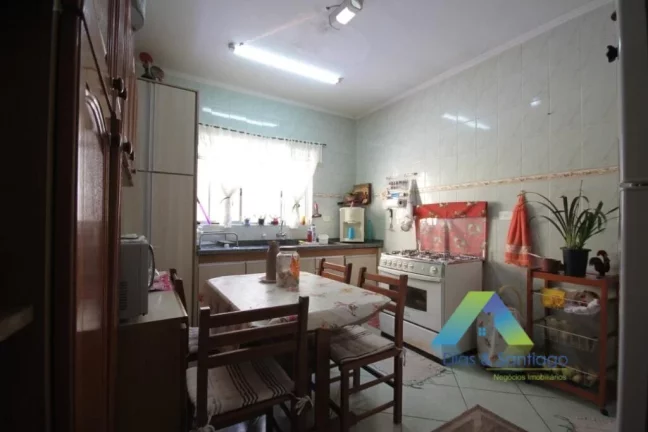 Imagem CASA COM 3 DORMTS 180 MTS EXCELENTE LOCALIZAÇÃO !!!
