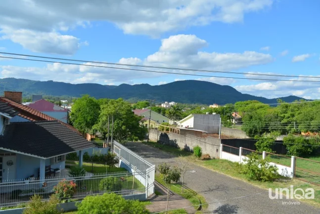 Imagem Casa em Camobi com 05 dormitórios, suíte master, lareira, piscina