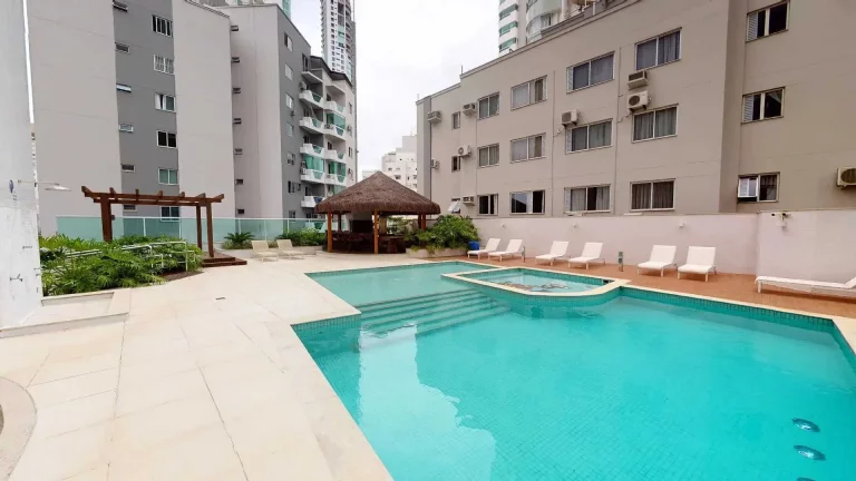 Imagem Apartamento com 3 suítes e 3 vagas de garagem no Centro de Balneário Camboriú