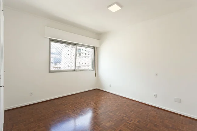 Imagem Apartamento 285M² Reformado, 4Q, 1 Suíte, Sala para 2 Ambientes, 2 Banheiros, 1 Vaga, Banheira, Piscina, Split.