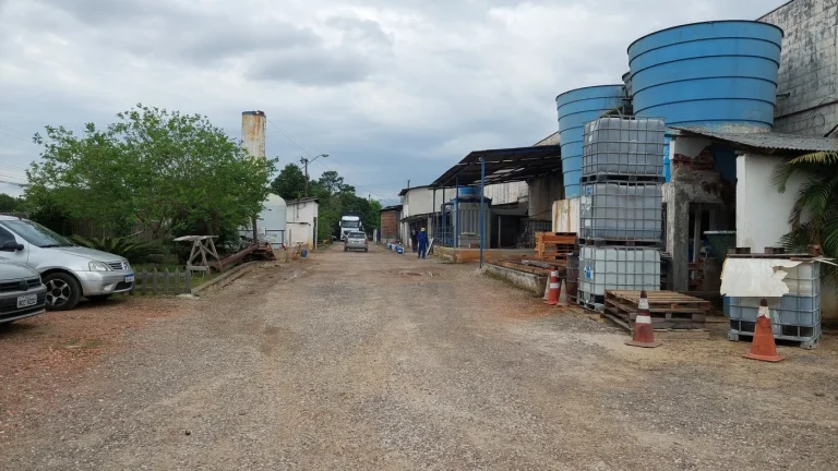 Imagem Barracão industrial 2500 m2 em Curitiba. Bairro Boqueirão