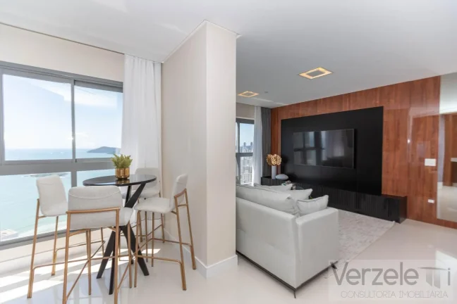 Imagem Apartamento 4 ou + dormitórios para Venda em Balneário Camboriú / SC no bairro Centro