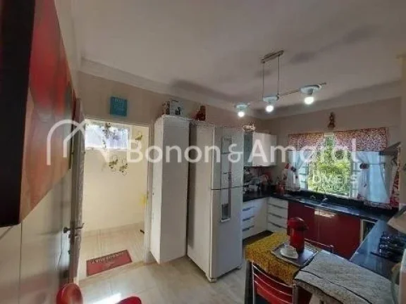 Imagem Casa ampla, arejada com bom acabamento. A residência de 5 andares possui 3 suítes sendo 1 suíte m...