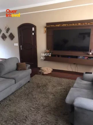Imagem Casa à venda no Jardim Paulistano, Ribeirão Preto-SP: 3 quartos, 1 suíte, 2 salas, 4 banheiros, 3 vagas de garagem. 206 m². Zona leste! Quer Imóvel Negócios Imobiliários.