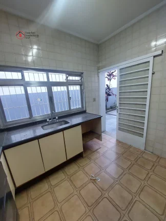 Imagem CASA ASSOBRADADA COMERCIAL OU RESIDENCIAL PARA ALUGAR A 400 METROS DO METRÔ VILA PRUDENTE, COM EDÍCULA. 4 DORMITÓRIOS E 4 VAGAS DE GARAGEM.
