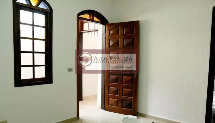 Imagem Atenção: Chegou a sua Oportunidade de comprar um Sobrado no Socorro com Desing EUROPEU. Vendo lindo sobrado no bairro do Socorro, imóvel com um Stilo totalmente diferente dos outros que você visitou, esse imóvel conta com 4 Dormitórios, sendo 1 Suíte, Arm