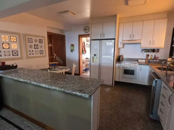 Imagem Apartamento frente mar com 3 suítes e 3 vagas de garagem em Balneário Camboriú/SC