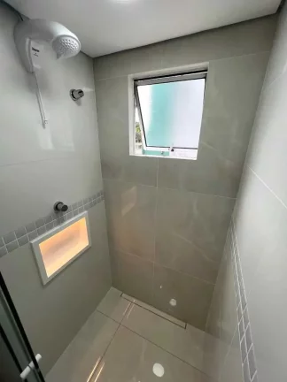 Imagem Apartamento reformado com 2 dormitórios e 1 vaga em condomínio - Camboriú/SC