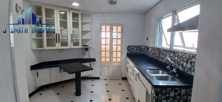 Imagem CASA 3 SUÍTES, QUINTAL COM CHURRASQUEIRA. CONDOMÍNIO CLUBE.