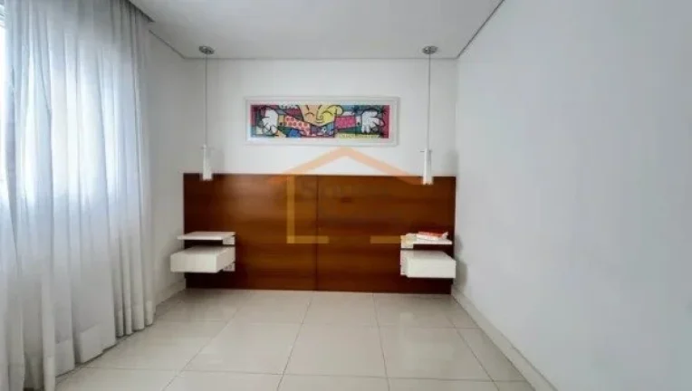 Imagem Apartamento com 133 m², com 3 dormitórios, sendo 3 suítes, 4 banheiros e 2 vagas de garagem. Imó...