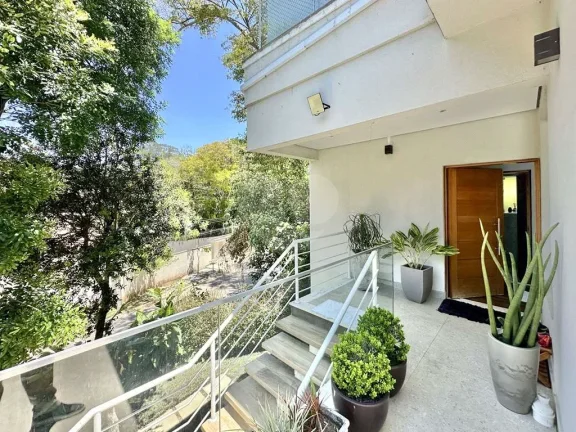 Imagem Casa à venda com 4 quartos, sendo 3 suítes, no condomínio Vilarejo, Carapicuíba - SP