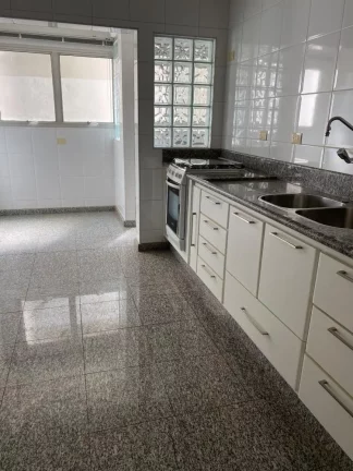 Imagem Amplo apartamento localizado próximo à Avenida Independência, com 132 m² de área útil distribu...