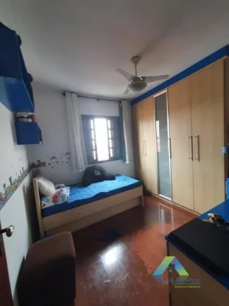 Imagem Lindo sobrado 177 metros, com excelente localização 3 dormitórios, 3 vagas, quintal espaço gourmet com ótimo valor !,