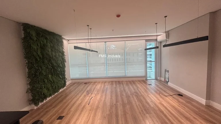 Imagem Sala Comercial de Alto Padrão na Consolação, São Paulo-SP: 1 Sala, 1 Banheiro, 1 Vaga de Garagem. Venha Conferir!