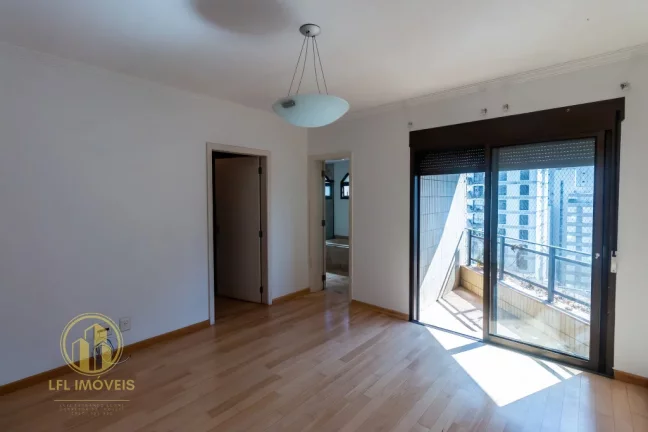 Imagem Muito espaço e privacidade no coração do Itaim Bibi: apartamento para locação, com 3 dormitórios e 3 vagas.