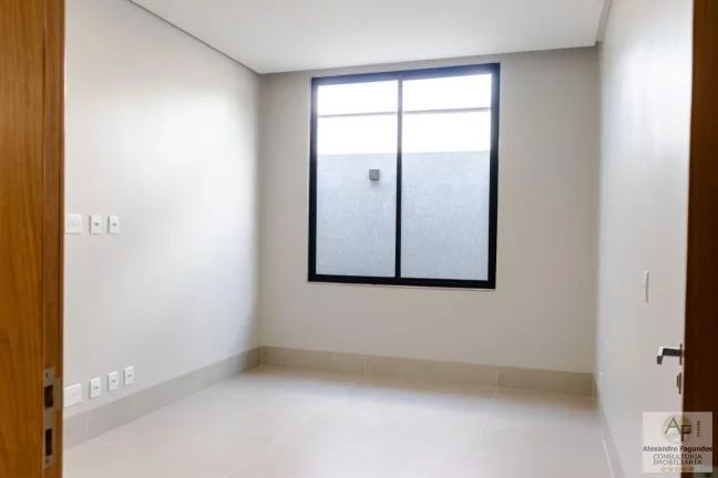 Imagem Casa em Condomínio para Venda em Senador Canedo, Jardins Bolonha, 4 dormitórios, 4 suítes, 5 banheiros, 4 vagas