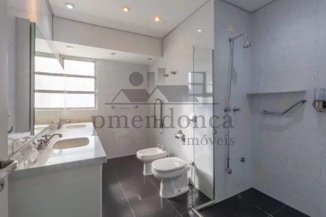 Imagem Apartamento amplo na Oscar Freire, 205m² com ótima distribuição e pé direito alto Em 2009 o apa...
