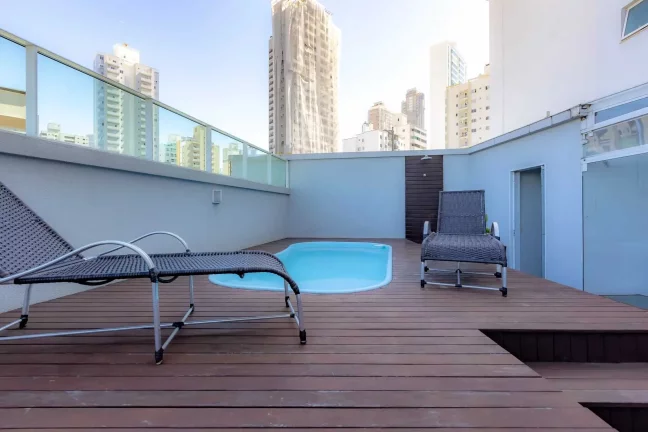 Imagem Apartamento com 2 demi suítes e 1 suíte, 2 vagas de garagem no Centro de Balneário Camboriú