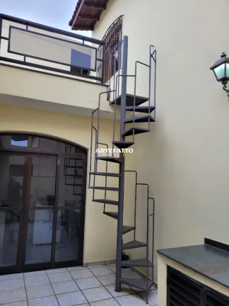 Imagem Casa com piscina bem localizada
