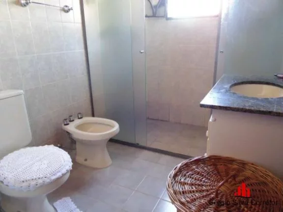 Imagem Casa a venda com 03 quartos na Região do Portal de Campos do Jordão.
