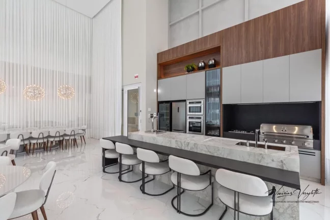 Imagem Apartamento 4 ou + dormitórios para Venda em Balneário Camboriú / SC no bairro Pioneiros