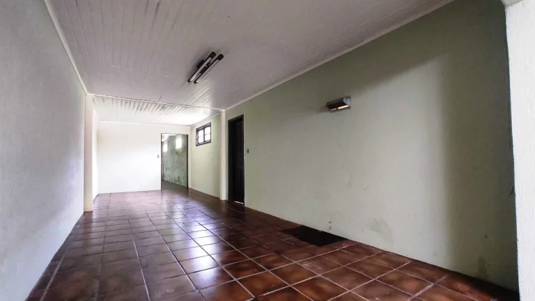 Imagem Casa com 320m2 e terreno com 1.016m2 na Vila Bancária, Campo Largo/PR