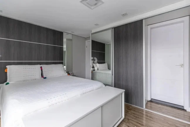 Imagem Sobrado Triplex à Venda – Alto Padrão e Sustentabilidade a Uma Quadra do Parque Atuba