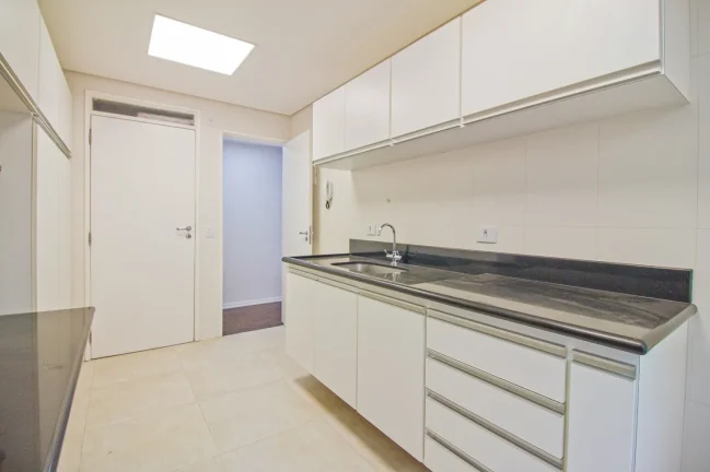 Imagem Apartamento Reformado 97M², 2Q, 1 Suíte, 2 Banheiros, 1 Vaga, Playground, Salão de Festas.