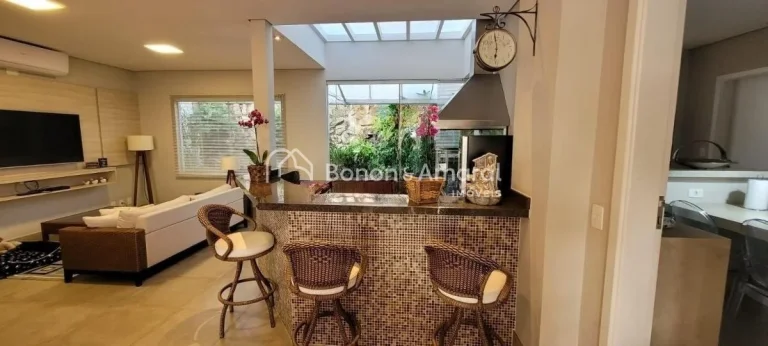 Imagem Casa de condomínio com 343 m² e 4 quartos