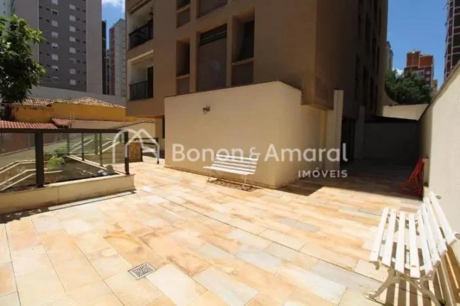 Imagem Lindo apartamento, amplo, silencioso e bem iluminado, com área de 88 m². O imóvel possui sala par...