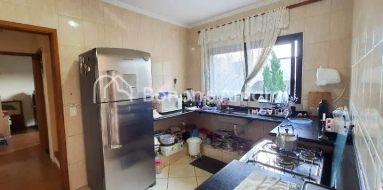 Imagem Excelente casa com 3 dormitórios, sendo 1 suíte com varanda, banheiro social, e um living amplo qu...