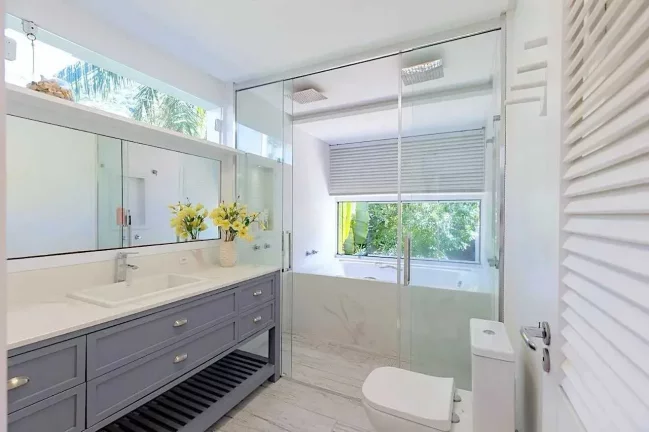 Imagem Casa com 3 dormitórios sendo 2 suítes com jardim e piscina Praia de Taquaras, Balneário Camboriú SC