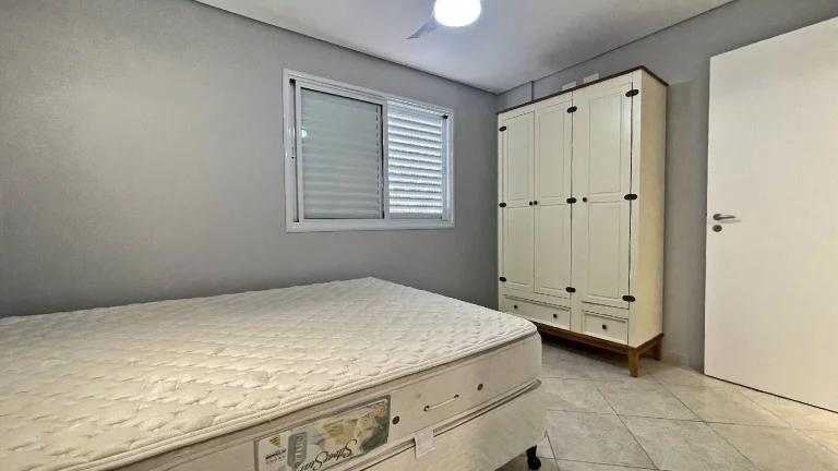 Imagem Apartamento Decorado de 3 Dormitórios a 350 metros da Praia em Riviera