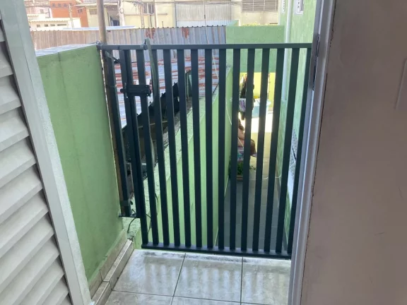 Imagem Sobrado com 1 dormitório para alugar, 40 m² por R$ 900,00/mês - Calmon Viana - Poá/SP
