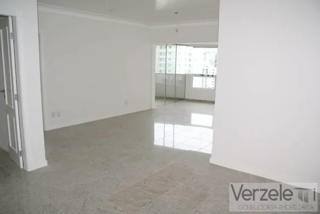 Imagem Apartamento Quadra Mar para Venda em Balneário Camboriú / SC no bairro Centro
