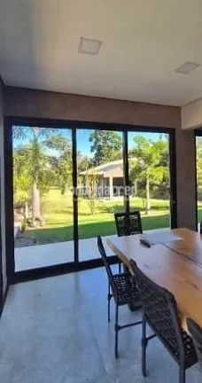 Imagem Sobrado de alto padrão em Cambé: 3 suítes, piscina aquecida, casa de visitas, pomar, energia solar e 3.000m² de terreno amplo