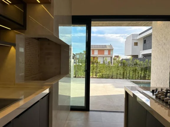 Imagem Casa em Condominio 4 Dormitórios - Bairro --