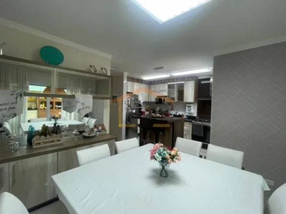 Imagem Casa em Condomínio Fechado!
Excelente casa, 3 dormitórios, sendo 1 suíte, lavabo, cozinha planeja...