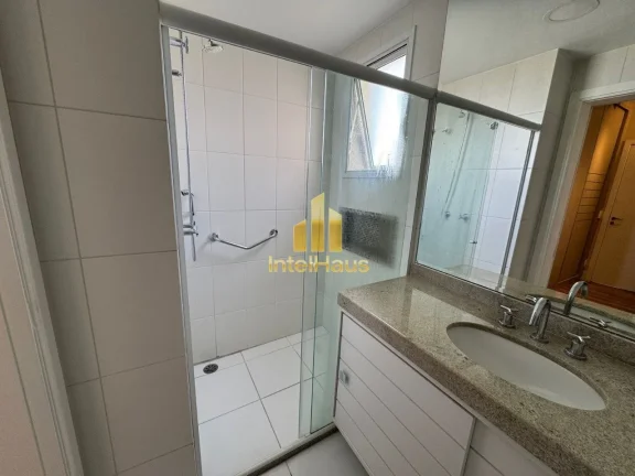 Imagem Este é um daqueles imóveis que raramente aparecem no mercado. Localizado no 21º andar da Torre Ma...
