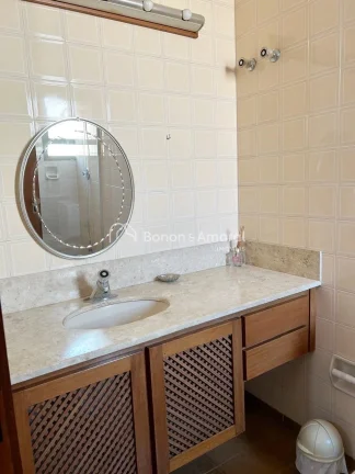 Imagem MORE NUM AMPLO APARTAMENTO DE 208m² !!!

Sala ampla para 3 ambientes, sala de almoço e sala de jan...