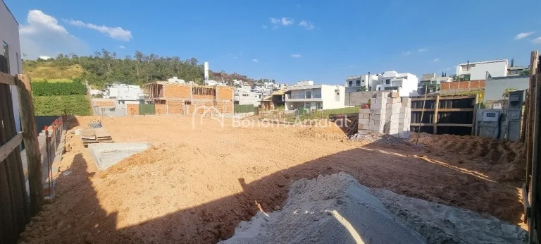 Imagem Terreno no condomínio Residencial Mont'Alcino, em Valinhos, já conta com importantes benfeitorias ...