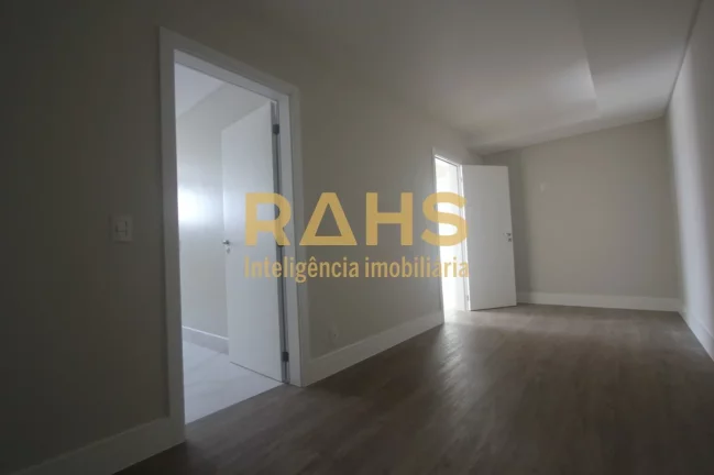 Imagem Buscando aquela cobertura nova com 4 suítes e 4 vagas de garagem? Essa é uma excelente opção par...