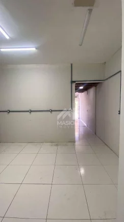 Imagem NOVAS Lojas de Esquina em rua movimentada no bairro Itapuã
