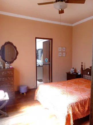 Imagem Excelente casa à venda em Contagem, localizada no bairro Parque Turistas. Possui 180m² de área to...